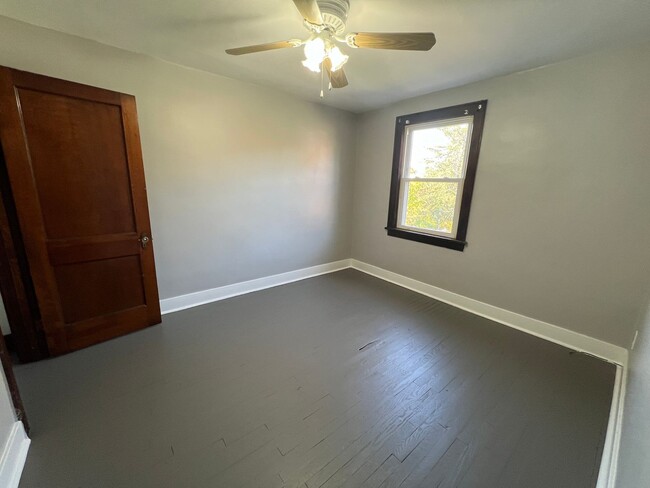 Building Photo - North Side - 3 BR Single Family Home, Fenc...