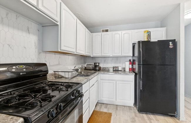 Building Photo - 6700 S South Shore Dr