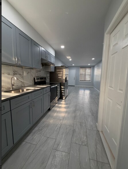 Building Photo - 32 S 53rd St