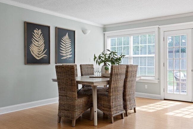 Building Photo - MOVE IN SPECIAL! 1/2 off first months rent. 4 bedroom 2.5 bath house with lawncare, internet and ...