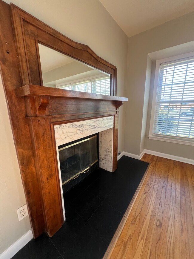 Building Photo - 3323 Dean Dr