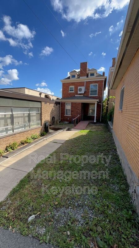 Building Photo - 1122 Greenfield Ave
