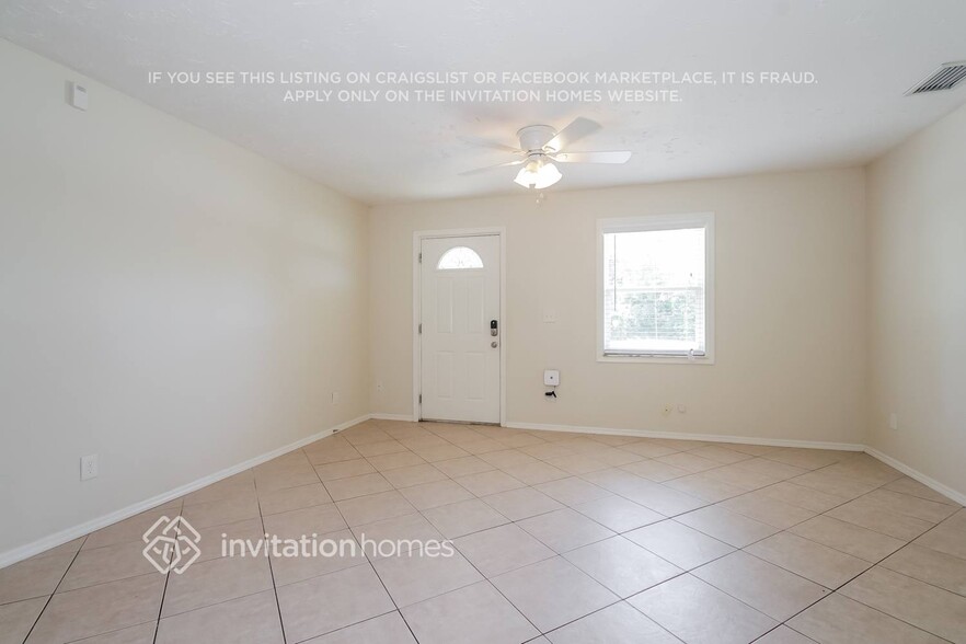 Building Photo - 923 38th St W
