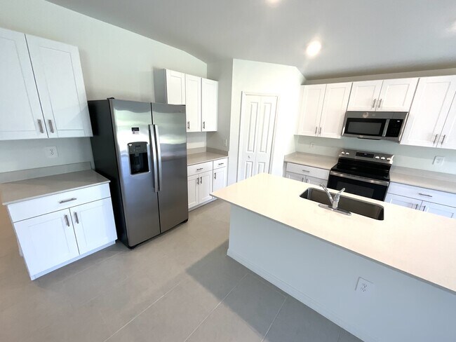 Building Photo - 11961 Savanna Lks Blvd