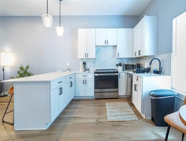 Building Photo - 18101 Montevista Cove