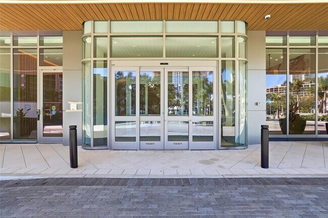 Building Photo - 400 Central Ave