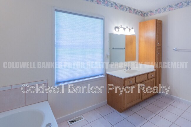 Building Photo - 4890 College Dr E