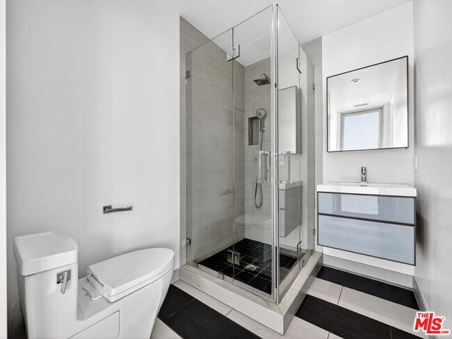 Building Photo - 770 Paseo Miramar