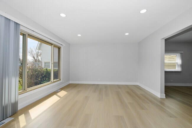 Building Photo - 7800 W Kingston Dr