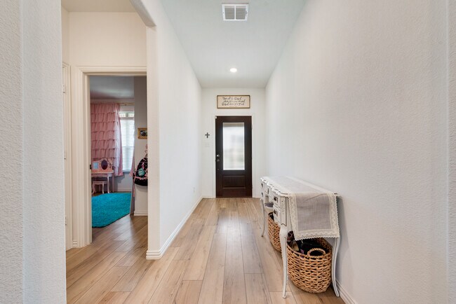 Building Photo - 14620 Serrano Ridge Rd