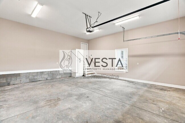 Building Photo - 14 Holcombe Dr