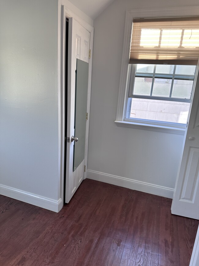 Bedroom 3 closet 1 - 46 Union Ave