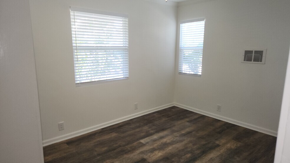 Building Photo - 3548 Military Ave