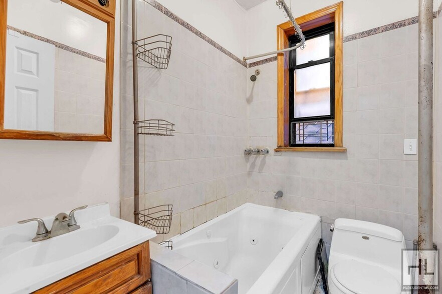 Building Photo - 14th St