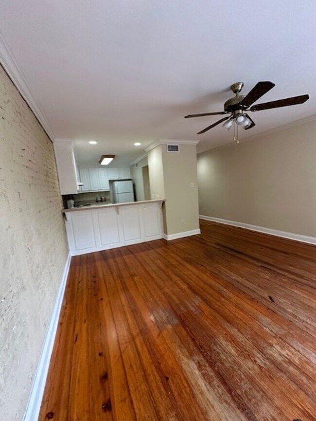 Building Photo - 136 3rd St