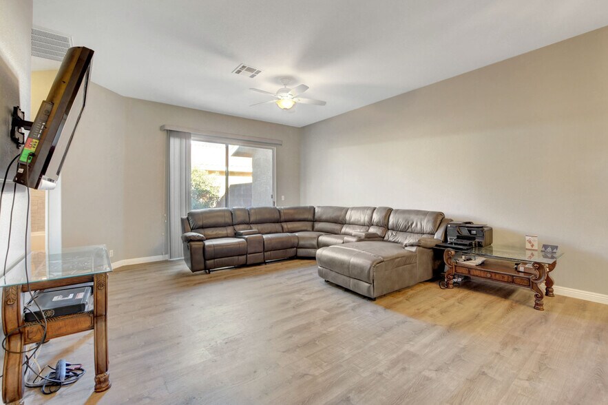 Building Photo - 2890 Red Rooster Ct