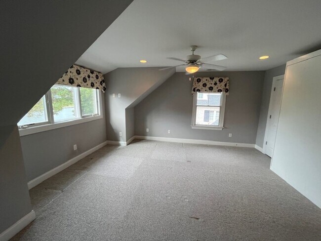 Building Photo - Welcome to Elegant Living in the Charming ...