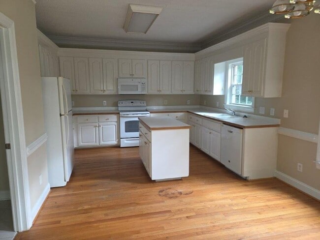 Building Photo - 1401 Dollard Town Rd