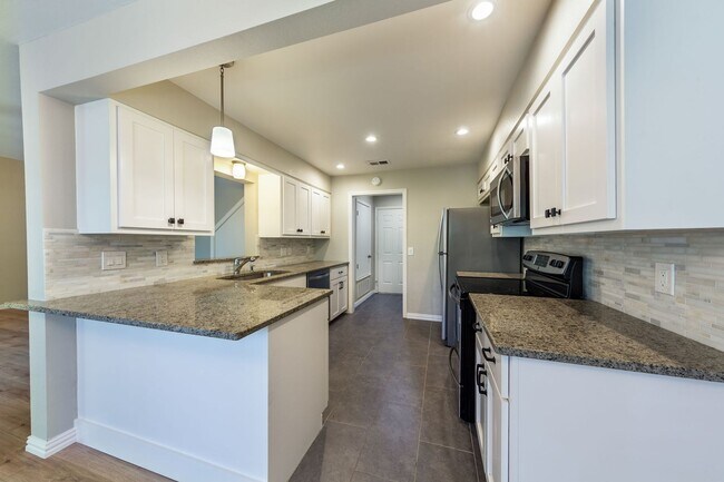 Building Photo - 4404 Travis Country Cir