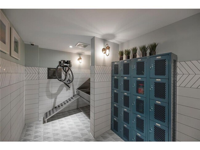 Building Photo - 12610 Ridgedale Dr