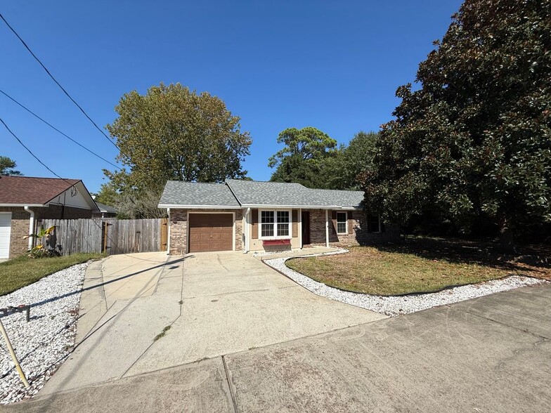Building Photo - 257 Terrance Ln