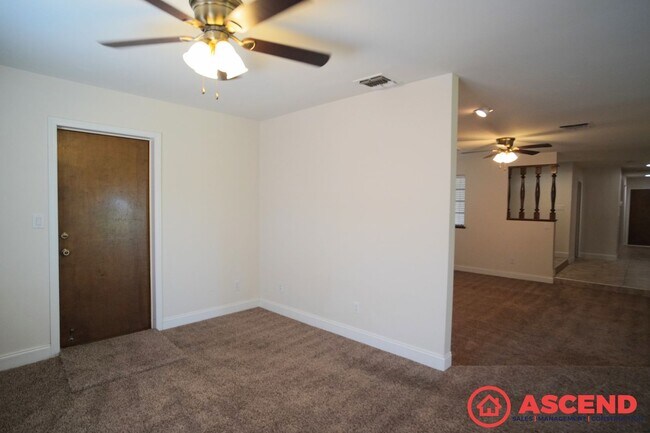 Building Photo - Gorgeous Northwest Bakersfield Home with H...