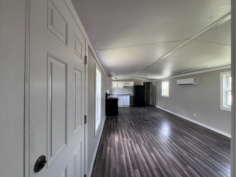 Building Photo - 2409 Swope Rd