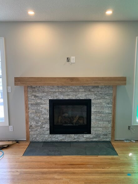 Fireplace In Main Room - 3100 W 55th St