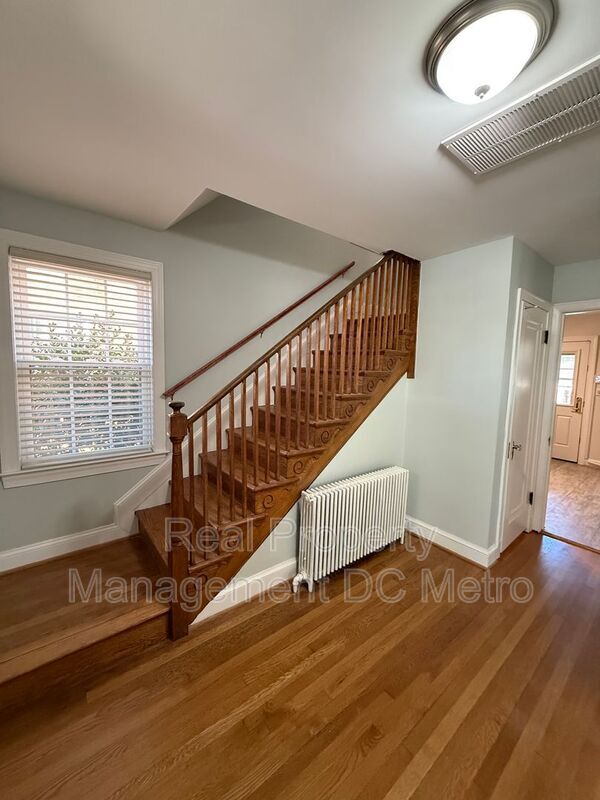 Building Photo - 4433 South Dakota Ave NE