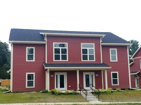 Building Photo - 322 W Main St