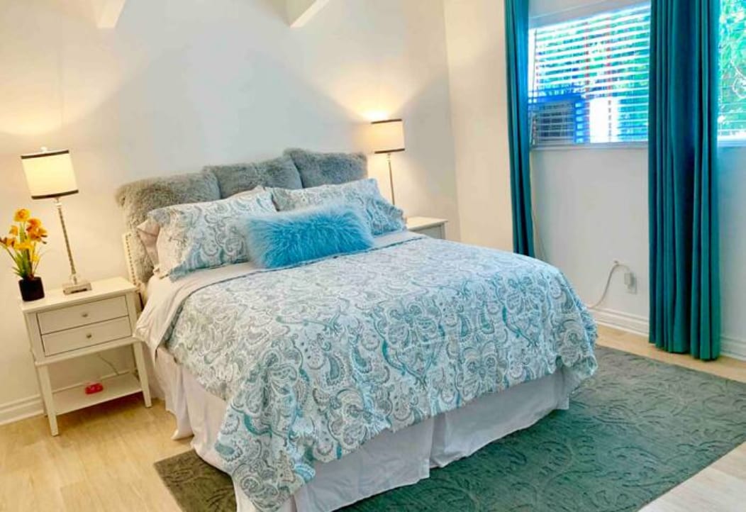 Master bedroom on suite - 1153 N Ogden Dr