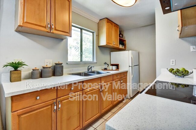 Building Photo - 329 Blossom Hill Rd