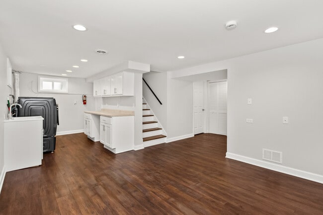 Building Photo - 7254 N Osceola Ave
