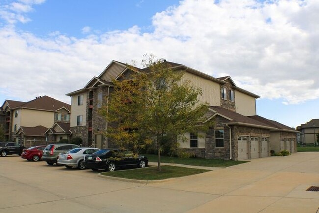 Building Photo - $1,295 | 2 Bedroom, 2 Bathroom Condo | Pet...