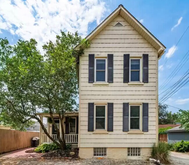 Primary Photo - 883 Beech St
