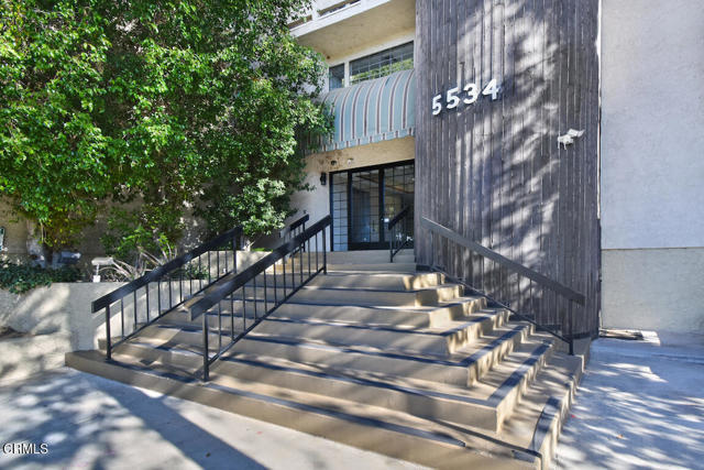 Building Photo - 5534 Encino Ave