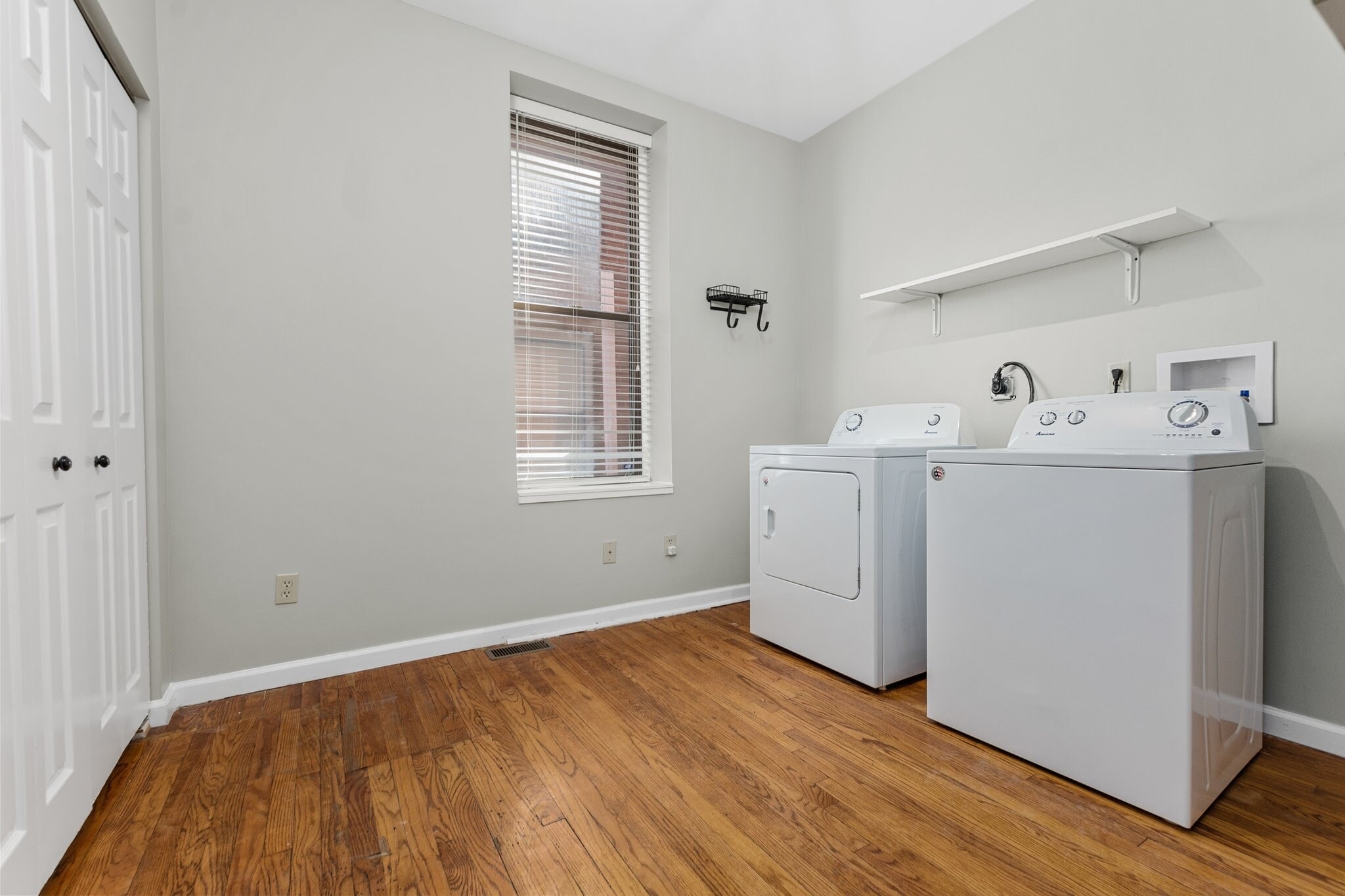 In unit washer and dryer - 3452 Humphrey St