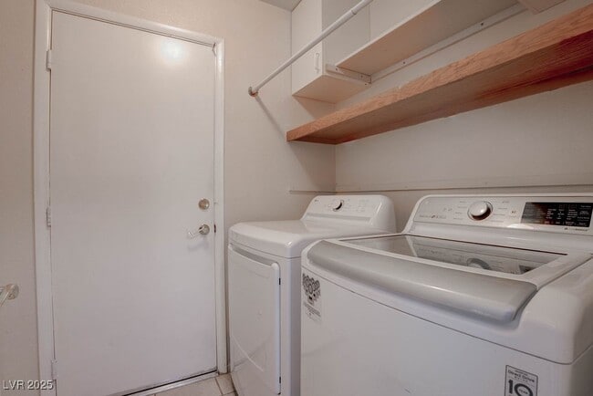 Building Photo - 1491 Powder Horn Dr