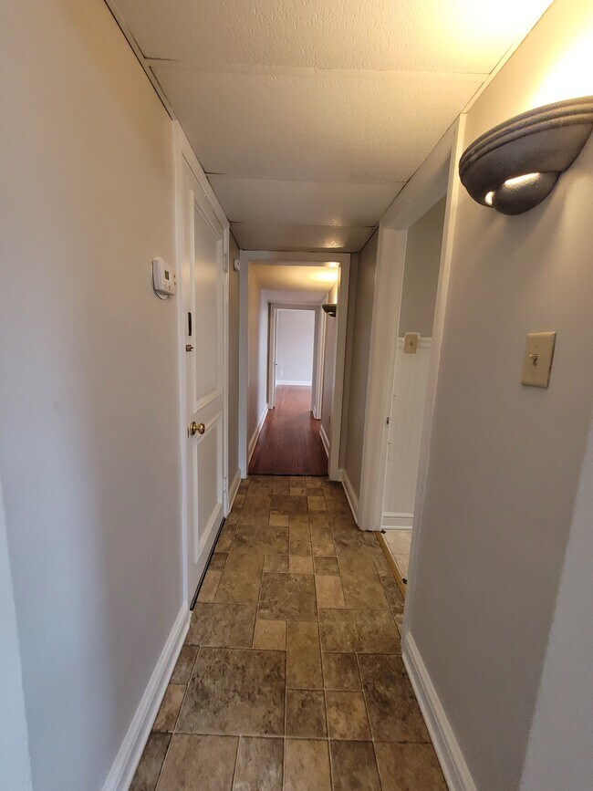 Building Photo - 104 S Main St