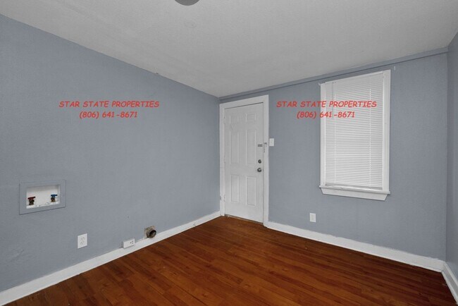 Building Photo - 2 Bed + Office!