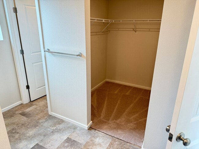 Building Photo - Newer 3 bedroom 2.5 bathroom house!