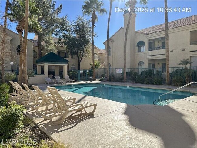 Building Photo - 2ND STORY 2-BEDROOM GREEN VALLEY CONDO