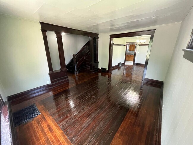 Building Photo - 246 E Dewald St