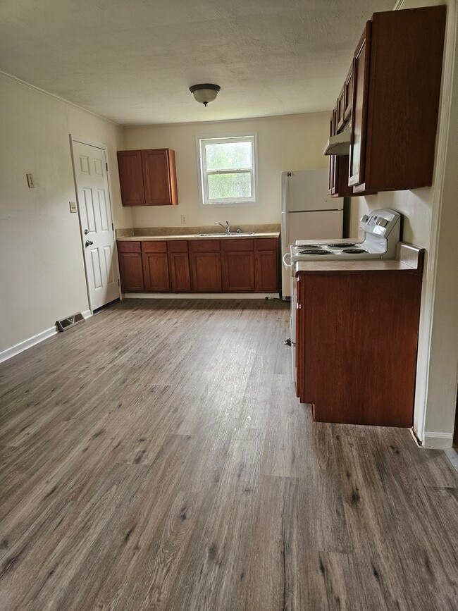 Building Photo - 305 Scott Town Dr