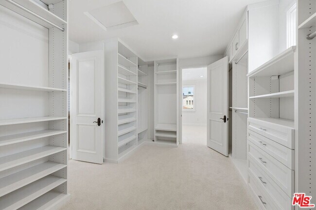 Building Photo - 13079 Bluff Creek Dr