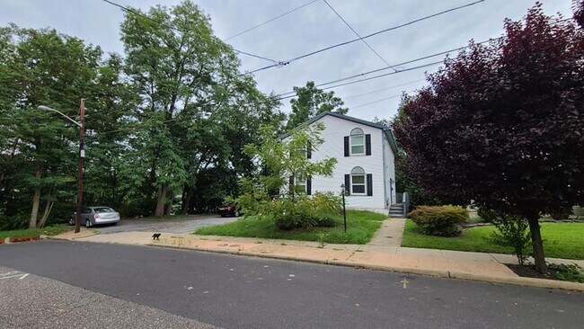 Building Photo - 15 Newton Ave