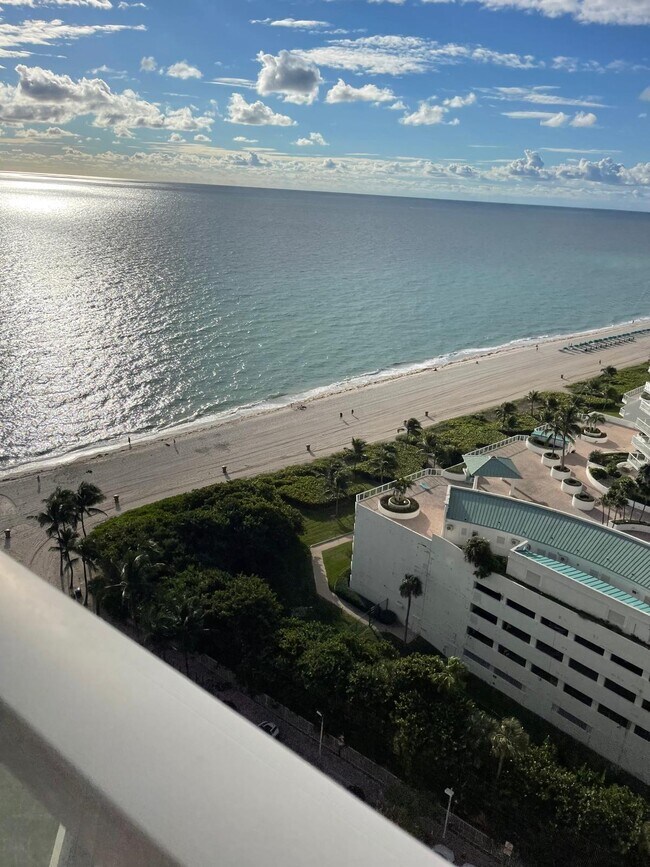 Building Photo - 16699 Collins Ave