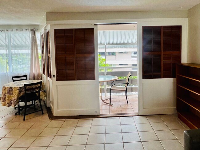 Building Photo - Charming & Breezy 1-Bedroom 1-Bath Hawaiiana Retreat