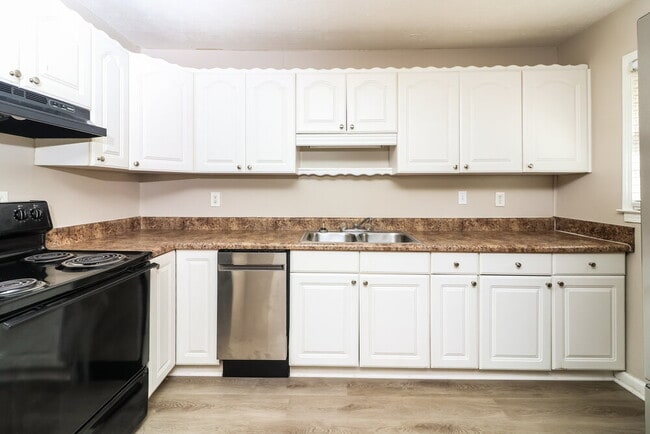 Building Photo - 3564 Briar Dr