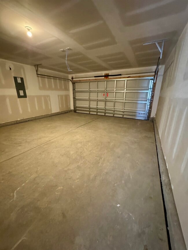 Building Photo - 1735 King Oaks Lp